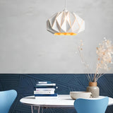 גוף תליה מעוצב דגם מעיין לבן